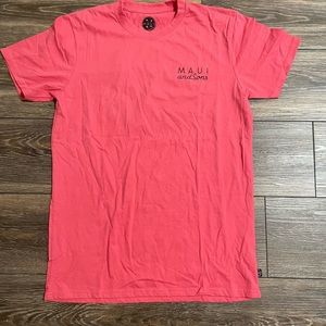 Maui and Sons mens t shirt. Size medium. Salmon colored, worn once